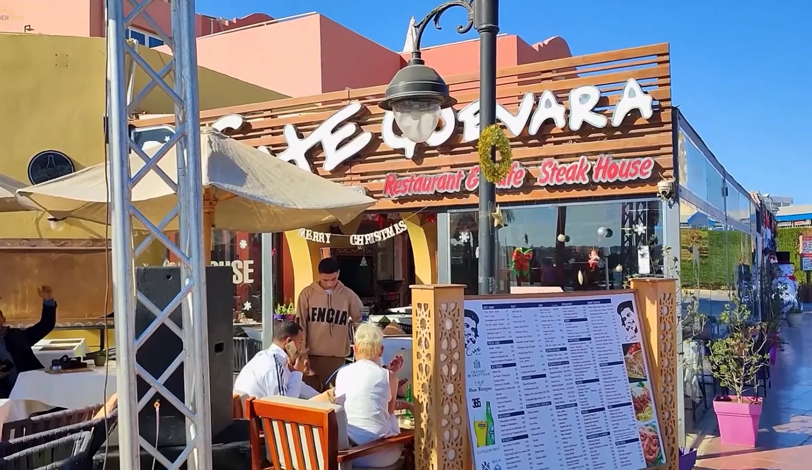 Che Guevara's marina-front exterior and menu board.