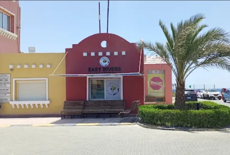 Easy Divers Academy's storefront.
